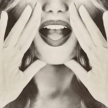 Attractive,Young,Sexy,Woman,Lipstick,Lipgloss,Lips,Is,Announcing,,Telling